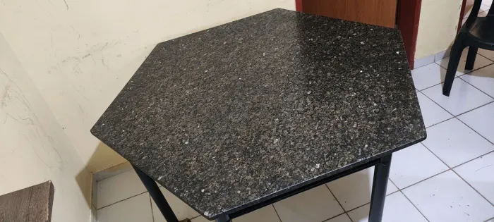 Mesa Tampo de Granito Octogonal Cabe 6 Cadeiras!