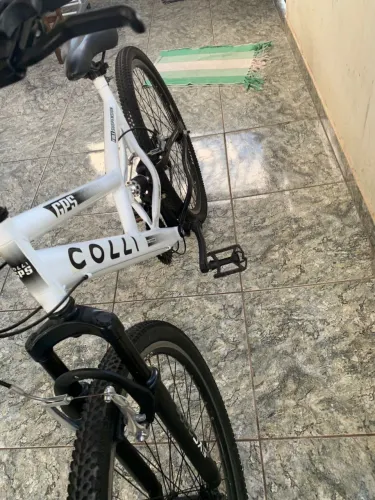 Bicicleta da COLLI GPS branca