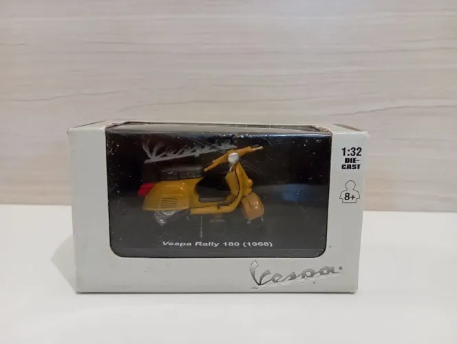Miniatura die-cast Vespa Rally 1:32 