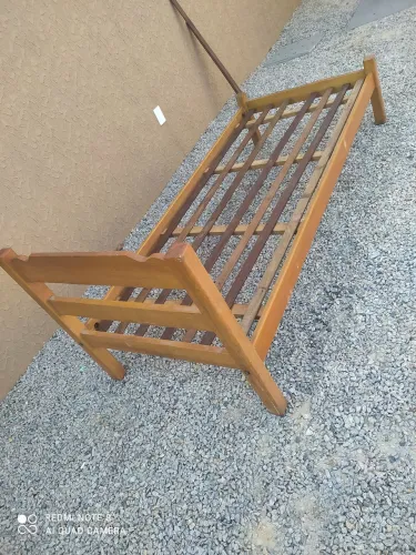 Cama de madeira