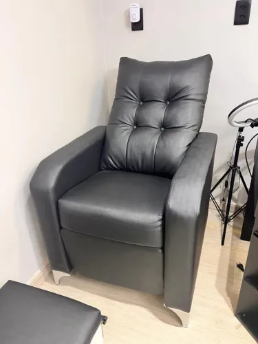 OPORTUNIDADE - Vendo Poltrona, maca ajustável e cadeira (NOVOS)