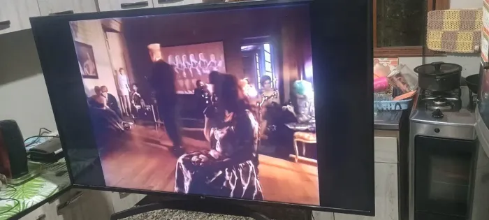 Smart TV 60 Pol LG 4K barbada leia