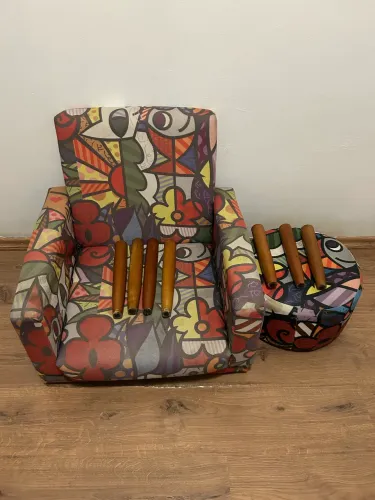 Poltrona Nina e puff Lavínia Romero Brito