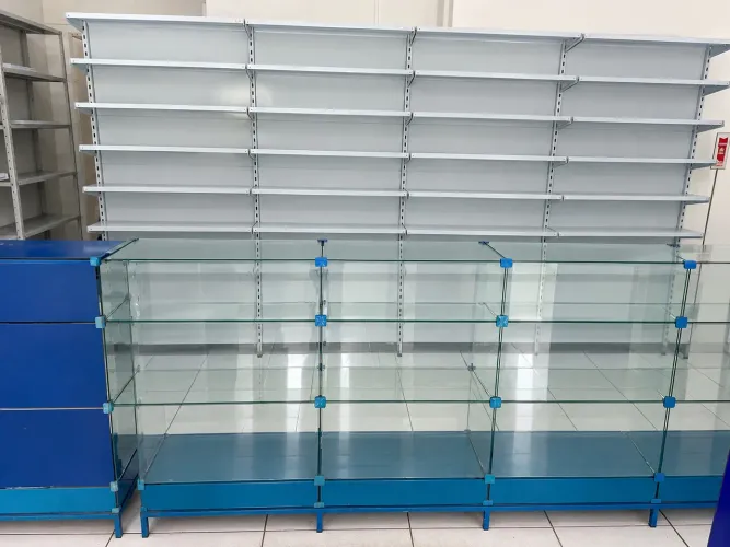Mobília e estoque de farmácia a venda!