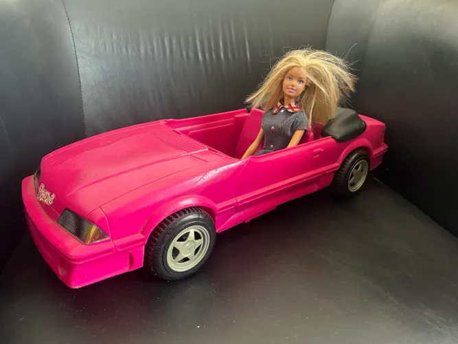 Barbie Mustang 1993 com Barbie