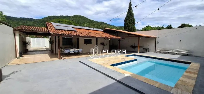 Casa com 3 dormitórios à venda, 150 m² por R$ 950.000,00 - Vale Feliz - Niterói/RJ