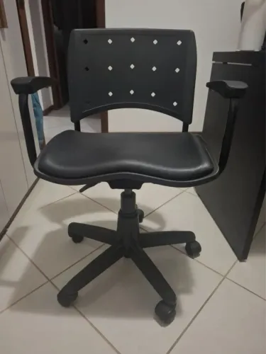 Cadeira Giratória de Escritório - Confortável e Prática