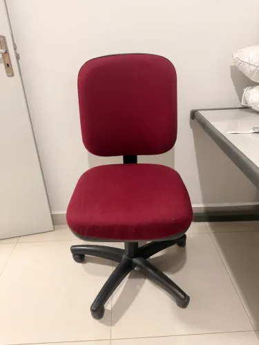 Cadeira Escritório Bem conservada 