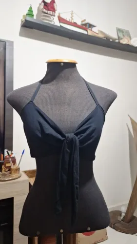 Cropped preto