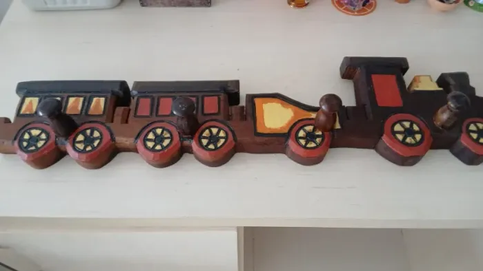 cabideiro de trem de madeira 