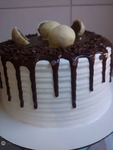 Bolos no pote morangos cravejados doces em geral sobre encomendas
