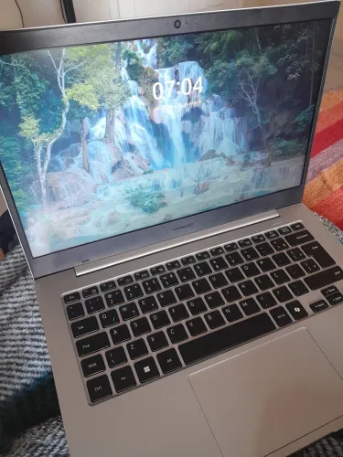 Notebook Samsung Book Go Snapdragon 7c 4GB RAM 128GB 14" Full HD Windows 11 NP340XLA-K0ABR