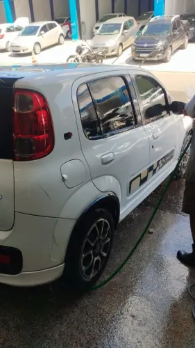 Fiat Uno Sporting 1.4 EVO Fire Flex 8V 4P 2012