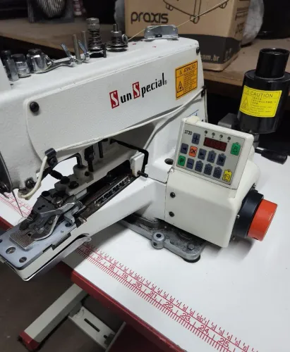 Maquina Botoneira 