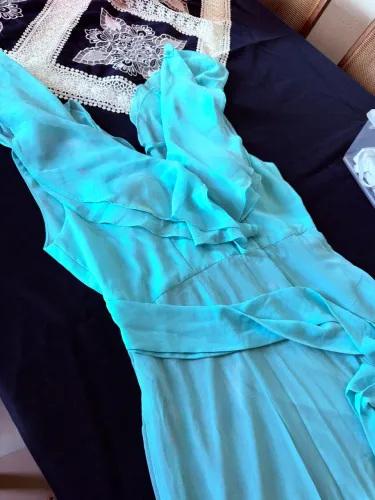 Vestido Longo de Festa Azul Serenity/Tiffany - Fluidez e Elegância - TAM 42