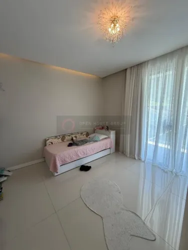 Open House vende casa no Alphaville 2 com 3 suítes e 5 quartos