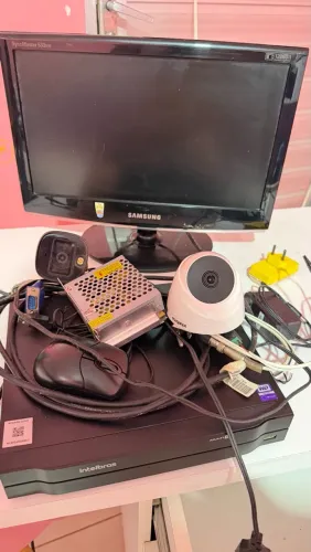 DVR  c/ monitor e 2 cameras intelbras