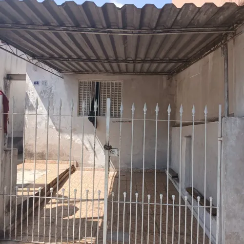 Casa simples com 01 dormitório 01 vaga de garagem , V. Tolstoi Z L