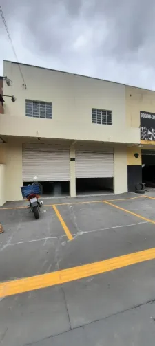 GALPÃO COMERCIAL DE 170 M², PÉ DIREITO DE 6M, NA RUA C-17,