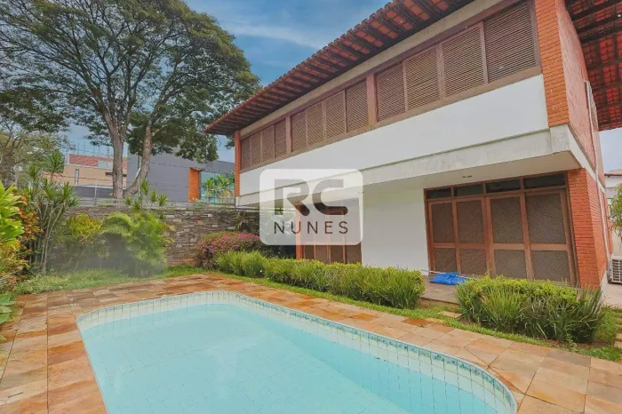 Casa com área de 300m², 04 quartos, 04 banheiros, 03 vagas, no Bairro Belvedere - Belo Hor
