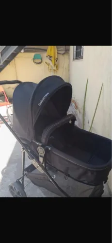 Carrinho galzerano com bebê conforto