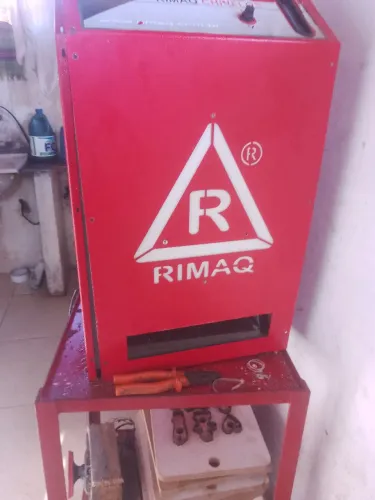 Máquina de fazer chinelo dá rimaQ 