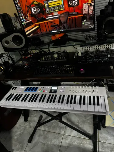Teclado Controlador Arturia Keylab Essential 61 mk3 Branco
