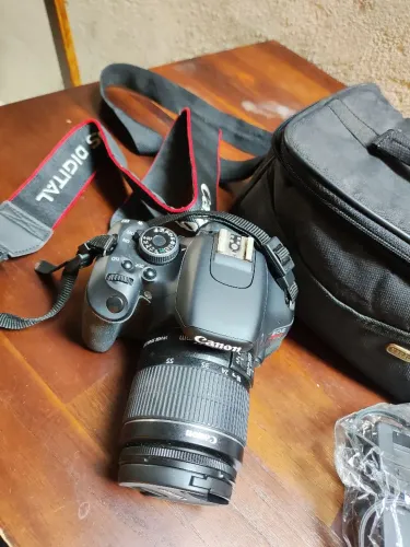 Máquina fotográfica Canon profissional