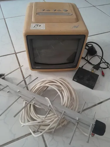 Televisão Semp Toshiba 1022 10 polegadas com conversor e antena (tudo funcionando)