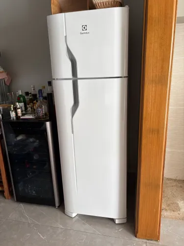 Geladeira Electrolux 260L