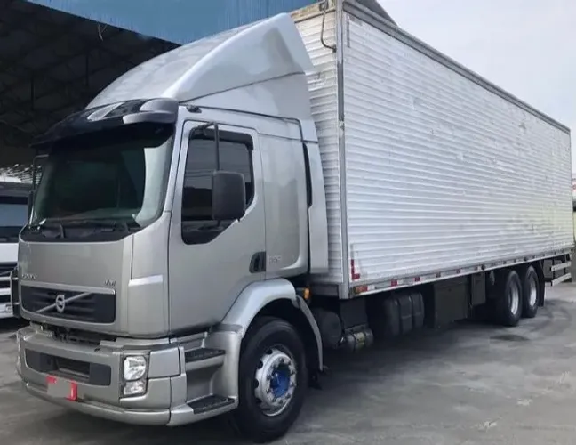 Volvo Vm 260 2010 6x2 baú 9 mts particular