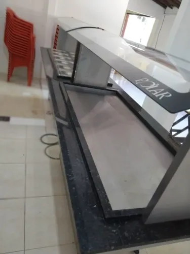2 Buffet (1 quente e 1 frio) com 12 cubas