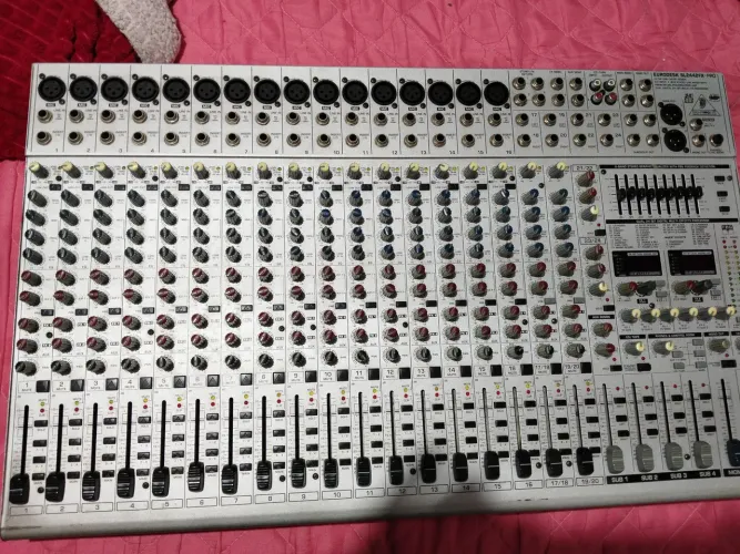 mesa de som behringer analógico em ótimo estado
