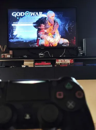 Playstation 4 com  controles e jogos mais TV 50 PL Samsung 
