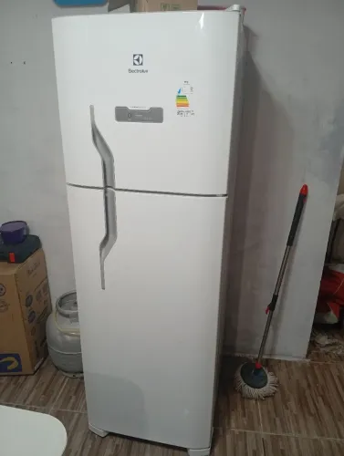 Geladeira Eletrolux 371 litros 