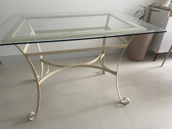 Vendo mesa de jantar de ferro & vidro