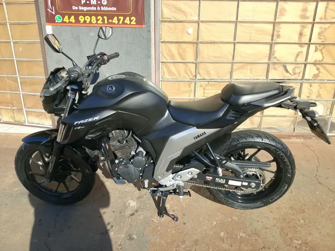 Vendo moto Fz25