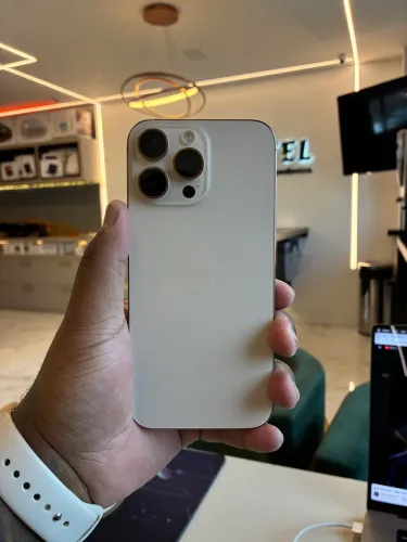 iPhone 16 Pro Max Desert 256GB 95% - Loja Física 