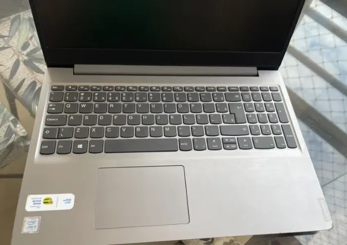 Vendo Notebook Lenovo Usado i3, 8GB ram, 1T de armazenamento