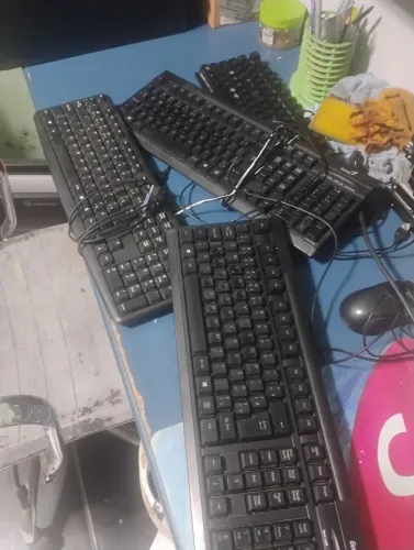 Teclado USB Genius.. perfeito funcionamento 