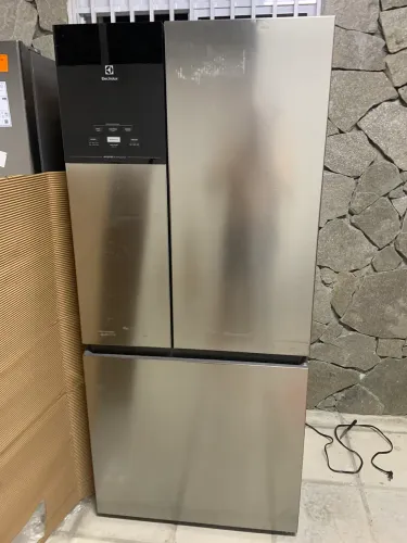 Geladeira ELECTROLUX FRENCH DOOR NOVA