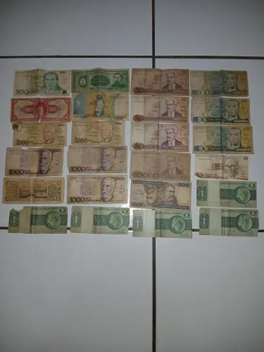Lote de cédulas de dinheiro antigo