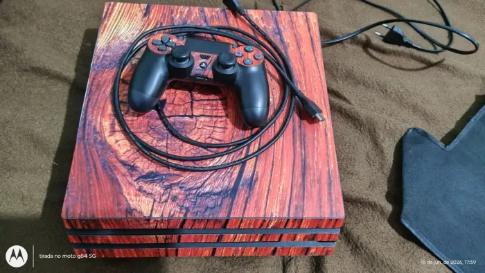 PS4 PRO DESBLOQUEADO CONTROLE ORIGINAL 2 JOGOS HD 1TERA,TODOS CABOS