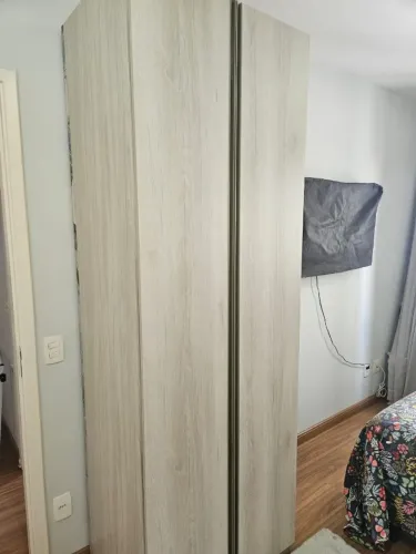 Closet com 2 portas mdf  3 gavetas 1 cabideiro 