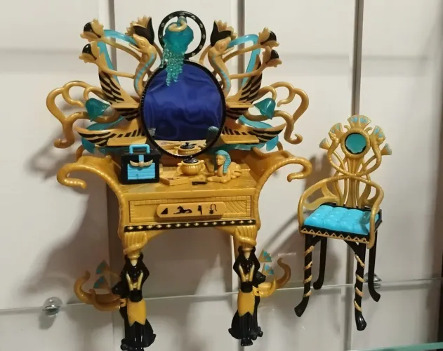 Monster high penteadeira Cleo incompleta