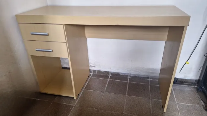 Escrivaninha de madeira 