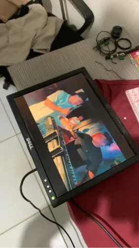 MONITOR DELL sem apoio