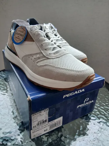 Tenis de Couro legítimo N 42 Novo