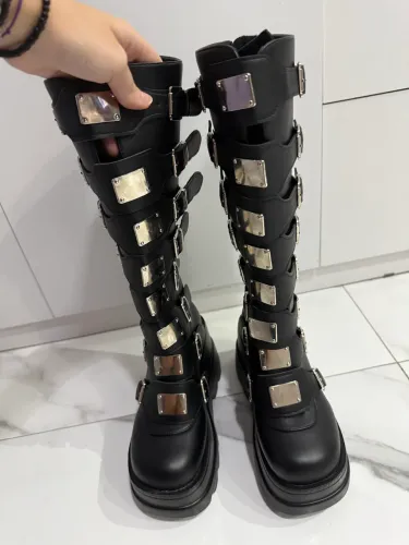 Bota de couro roqueira