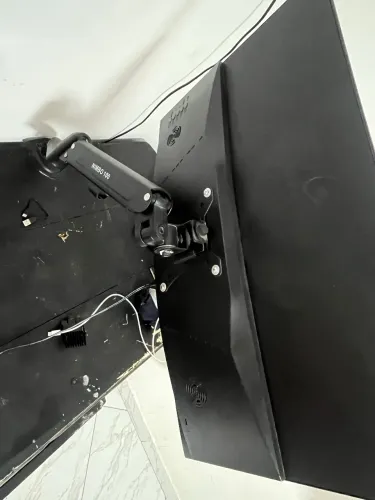 Combo Setup Gamer: Monitor Curvo Concórdia 24" Full HD + Braço Articulado de Mesa